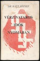 Katz József: Vérzivataros idők nyomában. Jeruzsálem, 1985, szerzői kiadás. Kiadói egészvászon-kötés, ázott kiadói papír védőborítóban, a lapok szélén kisebb ázásnyomokkal.