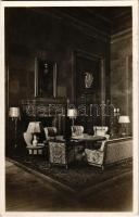 1941 A Führer dolgozószobája, ülőhely a kandalló mellett, belső. Albert Speer műépítész / Adolf Hitler's study room, interior. Staatlichen Bildstelle