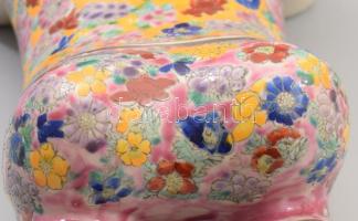 Kínai porcelán párna, könyöklő gyermek figurájával. cca 20. első fele, Kína, kézzel festett porcelán...