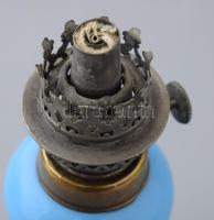 Petróleumlámpa test. Cseh, 19. sz. második fele, kék színű kalcedon üveg, jelzés nélkül, m: 20 cm