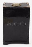 Kínai lakkozott ékszeres szekrényke, rézveretekkel, gyöngyház rárakásokkal, 16x10x25 cm