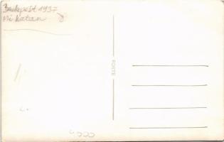 1937 Budapest (?), Női fodrász, speciál pedikűr. Forte photo (kopott élek / worn edges)