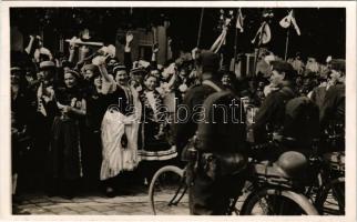 1938 Ipolyság, Sahy; bevonulás, kerékpáros katonák "A Felvidék felszabadulásának első örömünnepe 1938. október 11." / entry of the Hungarian troops, soldiers with bicycles + "1938 Ipolyság Az Első Visszatért Magyar Város" So. Stpl.