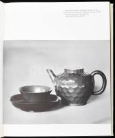 Otto Walcha: Meissner Porzellan. 1975, VEB, egészvászon kötés, papír védőborítóval, jó állapotban, n...