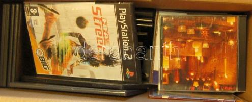 Egy doboz CD, DVD és MC sok tokkal