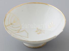 Japán porcelán katonai szakés csésze. cca 1940-1944, Lovasság, császárfalevél díszítéssel, pattogzás...
