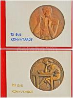 ~1970-1980. Olvasó férfit ábrázoló egyoldalas, öntött bronz plakett, "15 ÉVE KÖNYVTÁROS" feliratú dísztokban (76mm) + Ispánki József (1906-1992) ~1970-1980. "Az olvasó emberért" egyoldalas, öntött bronz plakett, "20 ÉVE KÖNYVTÁROS" feliratú dísztokban (74mm) T:AU