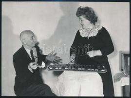 Tersánszky Józsi Jenő (1888-1969) írót ábrázoló 2 db fotó, 25x18 cm és 13x18 cm méretben