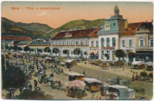 Déva, Fő tér a városházával, Lobstein Vilmos, Komáromy Kálmán üzlete, piac. Laufer Vilmos kiadása 2594. / main square, town hall, shops, market (EB)