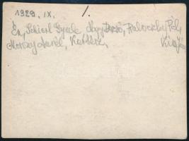 1929 Cserkészfiúk számháborúra készülve, fotó hátoldalon feliratozva, 6×8,5 cm