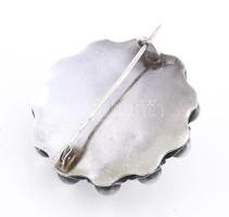 Ezüst(Ag) gömbmintás bross, jelzett, d: 3,4 cm, nettó: 11,6 g