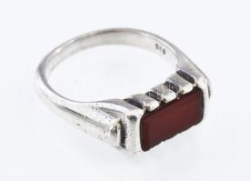 Ezüst(Ag) kalcedonköves gyűrű, jelzett, méret: 55, bruttó: 5,1 g