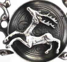Ezüst(Ag) bordázott szemű nyaklánc csodaszarvas medállal, h: 45 cm, 5×4 cm, nettó: 23 g