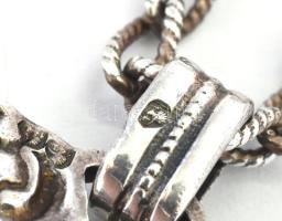 Ezüst(Ag) bordázott szemű nyaklánc csodaszarvas medállal, h: 45 cm, 5×4 cm, nettó: 23 g