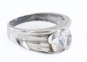 Ezüst(Ag) ovális köves gyűrű, jelzett, méret: 55, bruttó: 4,7 g