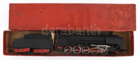 Régi makett mozdony, dobozában.