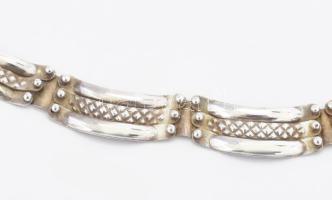 Ezüst(Ag) ívelt glídes mintás nyakék, jelzett, h: 43 cm, nettó: 14,2 g