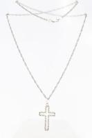 Ezüst(Ag) walles nyaklánc áttört kereszt medállal, jelzett, h: 51 cm, nettó: 3,8×1,9 cm, nettó: 5,6 ...