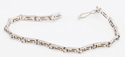 Ezüst(Ag) meandermintás karkötő, jelzett, biztonsági kapoccsal, h: 17 cm, nettó: 6,4 g