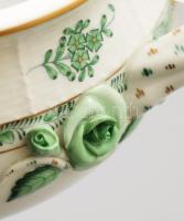 Herendi Apponyi zöld mintás leveskínáló tál, citrom fogóval. Jelzett, egy szirmon minimális pattogzá...