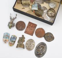 29 db régi túrabot jelvény Munkács vára, magyarok, külföldiek vegyesen