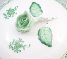 Herendi Apponyi zöld mintás fedeles leveses csésze rózsa fogóval, alátéttel. Jelzett, fogón kis sérü...