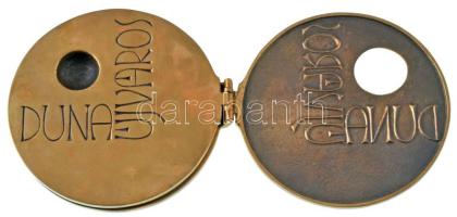 DN "Kiemelkedő Pártmunkáért / Dunaújváros" öntött háromrészes, kinyitható, zsanéros bronz ...