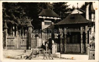 Szováta-gyógyfürdő, Baile Sovata; 1864-1934 Hetven év emlékezetére székely kapu / Transylvanian Secui wooden gate (EB)