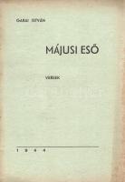 Garai István:  Májusi eső. Versek. Budapest, 1944. (A szerző kiadása - Petrőci Könyvnyomda Rt., Bács-Petrőc). 55 + [1] p. Egyetlen kiadás. Garai István (1915-2008) költő, pedagógus. A felvidéki származású pedagógus az országbővítés éveiben Dunaszerdahelyen, Ipolyságon, majd a Bácskában tanított latint, Bács-Petrőcön jelent meg négy verseskötete. Kötetünk a költő harmadik könyve, a versek főként a szerelmi líra témáit járják körül, egy-egy költeményben pedig a háború gondolata is felmerül. A versek fikciója szerint a szerelmi viszony egy társadalmilag magasabb pozícióban álló hölgyhöz, Henriette néven említett tanítványhoz kötődik, majd egy újabb ciklusban új női név bukkan fel az örökké változó szerelmi líra kívánalmai szerint. A hatósági cenzúrán a kötet átment, ám következő kötetét, mely ,,A nyugatra szálló fellegekhez" címmel jelent meg, az újvidéki hatóság elkobozta, annak túlzott pacifizmusa miatt. Fűzve, kiadói borítóban.