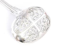 Ezüst (Ag) szűrőkanál áttört mintával, jelzett, h: 20,7 cm, nettó: 84 g