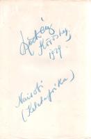 Streeter, Daniel W[illard]: Denatured Africa. Illustrated. (Széchenyi Zsigmond vadászati író Kőröshegyi kastélykönyvtárának egykori példánya, saját kezű tulajdonosi bejegyzésével.) New York, (1928). G. P. Putnam's Sons - The Knickebocker Press. 1 t. (címkép) + XII + 388 p. + 15 t. Példányunk címképének verzóján Széchenyi Zsigmond (1898-1967) vadászati írónk, a XX. századi magyar vadászat egyik legnagyobb alakjának saját kezű tulajdonosi bejegyzése: ,,Széchenyi, Kőröshegy, 1929. Nairobi (Keletafrika)". A példányunkban található nevezetes korabeli tulajdonosi bejegyzés példásan hitelesíti Széchenyi Zsigmond csaknem négy évtizeddel későbbi vallomását, mellyel utolsó művének, a ,,Denaturált Afrika" című kötetének címadását magyarázza, mely kései Széchenyi-kötet ezekkel a sorokkal indul: ,,Azzal kell kezdenem, hogy könyvem címe nem saját gyermekem! Mástól loptam suttyomban, alávaló tolvaj módon. Daniel W. Streeter ismeretlen amerikai kollégától vadoroztam, kinek Denatured Africa című, 1926-ban New York-ban megjelent útikönyvét a ,,Gripsholm" fedélzetén olvastam, ötödik Afrika-utamról hazatérőben. Streeter már akkor, kerek negyven évvel ezelőtt, hiányolta Afrika eredeti természetességét. Már akkor ,,denaturált"-nak fitymálta. Ne vegye hát rossz néven kedves Dániel szaktárs, de ennyi idő eltelte után, ugye, már nekem is szabad - máséhoz nyúlnom? Hiszen immár negyven év denaturálódása rakódott az akkorira!" Példányunk tehát az a kötet, amelyet Széchenyi Zsigmond 1929. évi szafarikalandja után még Nairobiban vásárolt, s melynek olvasását vélhetően Kőröshegyen, Somogy megyei vadászkastélyában fejezett be, s mely könyv olyan erős hatással volt rá, hogy évtizedekkel később is szükségét érezte utolsó könyvének előszavában kitérni a Streeter-kötet maradandó hatására. Széchenyi Zsigmond 1923-tól nyolc éven keresztül, 1931 őszéig lakott a kastélyban. Ebben a nyolc évben három Afrika-expedíciót vezetett. 1930-ban itt, a Kőröshegyi kastélyban született meg első, máig is legsikeresebb műve az első afrikai vadászexpedíciójának élményeiből, a ,,Csui". -- Daniel Williard Streeter (1883-1964) amerikai vadász, kalandor, író és társadalmi előkelőség. Az 1920-as években írt afrikai szafaritörténetei különösen népszerűek voltak. A ,,Denatured Africa" először 1926-ban jelent meg, példányunk a nyolcadik lenyomatból való - e nyolcadik lenyomat 1928-1929 táján tehát már Nairobiban is elérhető volt. Az előzékeken illusztrált Afrika-térkép, néhány táblán és levélen halvány foltosság. Poss.: Széchenyi Zsigmond (1898-1967). Aranyozott, enyhén sérült kiadói egészvászon kötésben, felül vörös festésű lapszélekkel. Bibliográfiai jelentőségű kötet, jó példány.