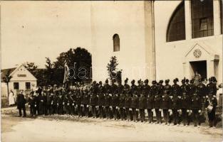 Osztrák csendőrök templom előtt, Schäffer üzlete / Austrian gendarmerie in front of a church. K.u.k. Kammerfotograf H. Schuhmann Wien, photo