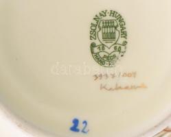 Zsolnay virágmintás váza. Jelzett, hibátlan, m: 26,5 cm