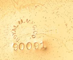 cca 1910 Royal M. Manufacturing Company USA aranyozott fém ékszeres díszdoboz üvegtetővel. Jelzett, ...