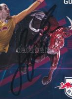 Gulácsi Péter labdarúgó aláírása egy őt ábrázoló lapon, 10,5x14,5 cm