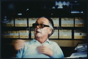 Hervé, Rodolf (1957-2000): Victor Vasarely festőművész párizsi műtermében. Fotó, hátoldalán pecséttel jelzett. 16x24 cm. / Hervé, Rodolf (1957-2000): Victor Vasarely in his studio. Photo, signed with stamp on the reverse. 16x24 cm