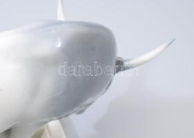 Zsolnay szürkemarha.Terv.:Sinkó András. Kézzel festett, jelzett, hibátlan m:15 cm, h:31 cm