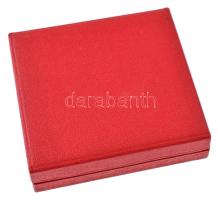 ~1970. "Kiváló Szövetkezeti Munkáért" ezüstözött, zománcozott fém jelvény miniatűrrel, tok...