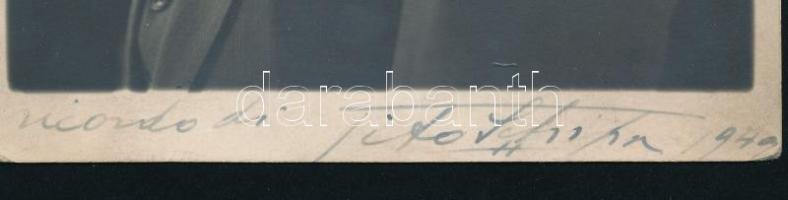 1949 Tito Schipa (1889-1965) olasz operaénekes (tenor) autográf aláírása őt ábrázoló fotón, 18x13 cm...