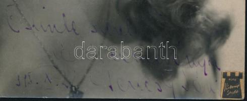 1948 Gencsy Sári operaénekes (szoprán) autográf dedikációja őt ábrázoló fotón, 18x12 cm