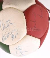 1982-es labdarúgó világbajnokságon szerepelt magyar válogatott tagjainak aláírásai: Törőcsík András,...