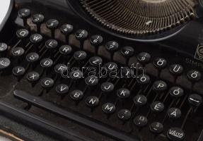 Antik Olympia írógép magyar billentyűzettel, hordozó táskával, táska sérült