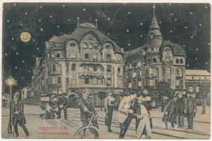 1910 Nagyvárad, Oradea; Fekete Sas nagy szálloda éjjel, villamosok. Humoros montázs részeg férfiakkal. Benkő Artur kiadása / hotel at night, trams. Humorous montage with drunk men (fl)