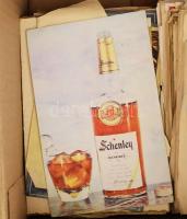 Egy doboznyi vegyes borcímke és italcímke