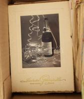 Egy doboznyi vegyes borcímke és italcímke