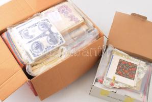 cca 1960-2010 Szalvétagyűjtemény több mint 1000 db különböző, szépen rendben tartott nem hibás, nem pecsétes darabok, két dobozban.