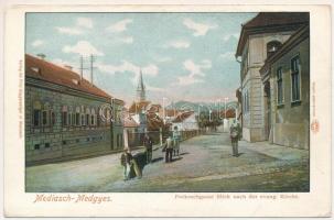 Medgyes, Mediasch, Medias; Forkeschgasse, Blick nach der evang. Kirche / Farkas utca. Fritz Guggenberger kiadása / street view (EK)