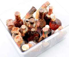 70 darabos kivételes vegyes mini ital gyűjtemény az 1930-as évektől kezdődően, közte sok bontatlan e...