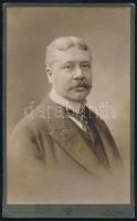 cca 1910-1915 Popovics Sándor (1862-1935) politikus, felsőházi tag, belső titkos tanácsos, pénzügyminiszter (1918. február-október), a Magyar Nemzeti Bank első elnöke, az MTA tagja; kabinetfotó Pietzner cs. és kir. udvari fényképész műterméből, kissé foltos, 22x13,5 cm