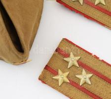 Szovjet katonai ködvágó sapka, jelzett, 57-es méret + váll-lap pár századosi rangjelzéssel